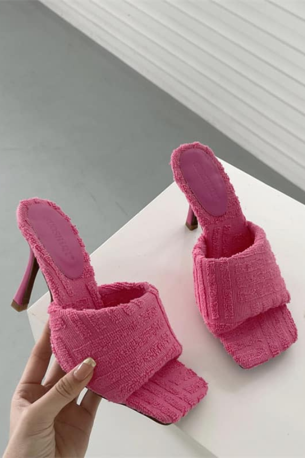 Giày Cao Gót Sandals Chân Vuông Có Lông OMNES