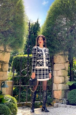 Áo Khoác Sọc Tay Dài Cổ Tròn x Chân Váy Ngắn Sọc Caro HUONG BOUTIQUE