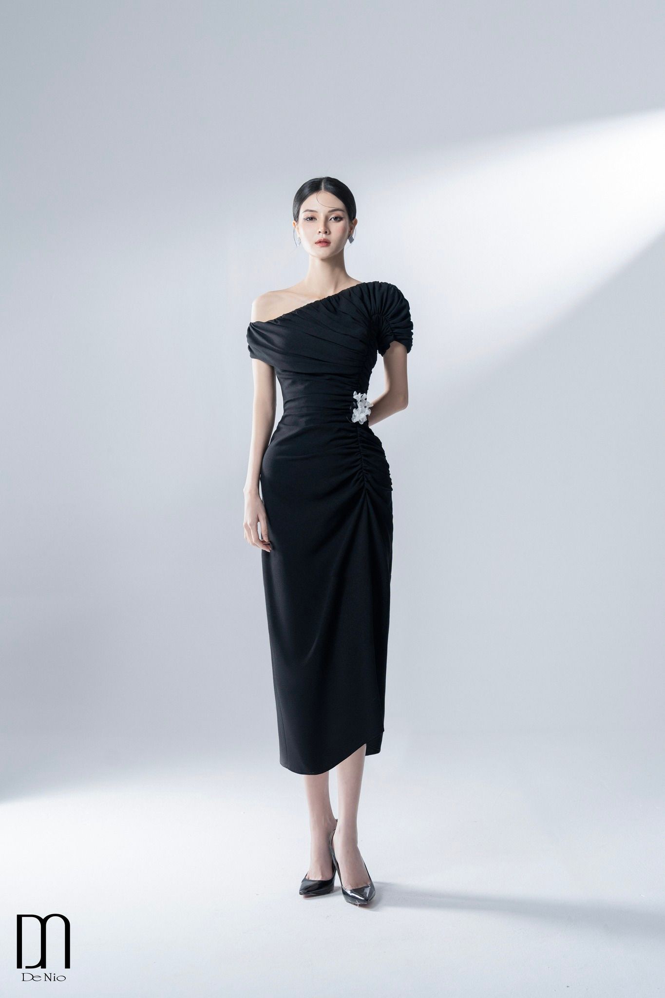Đầm Midi Lệch Vai Đính Hoa DE NIO