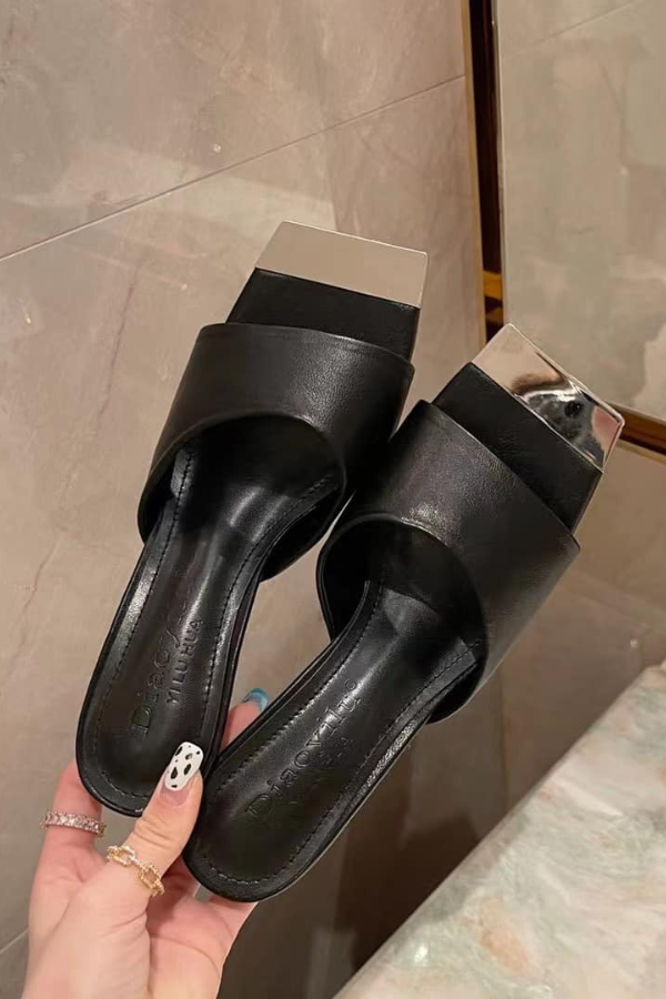 Dép Quai Ngang Mũi Vuông Viền Bạc OMNES