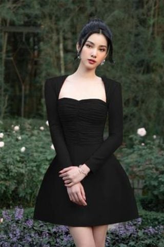 Đầm Ngắn Tay Dài Cổ Vuông CICI