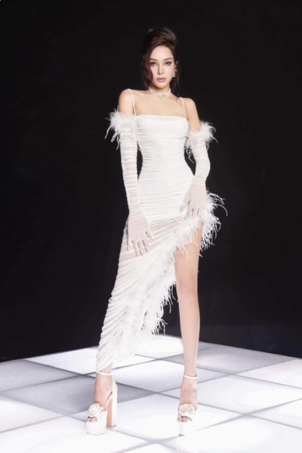 Đầm Midi Xẻ Tà Kèm Lông Vũ MAEL FEMME