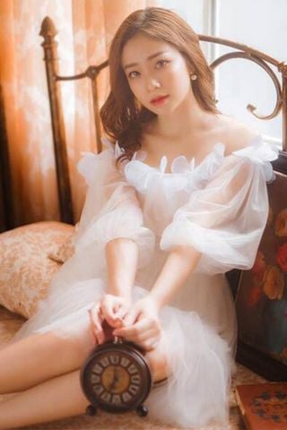 Đầm Ngắn Trễ Vai Tay Lửng STELLA BUI
