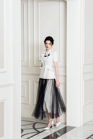 Áo Khoác Ngắn Đính Hoa Chân Váy Midi WHITE PLAN