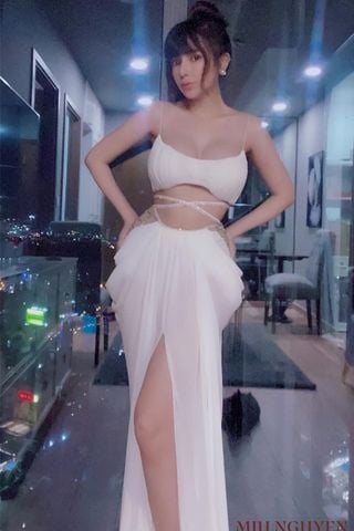 Đầm Maxi Hai Dây Hở Eo MIU NGUYEN