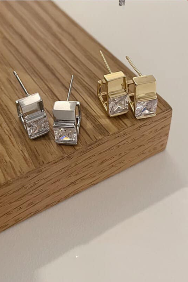 Bông Tai Nhỏ Basic Đính Đá OMNES