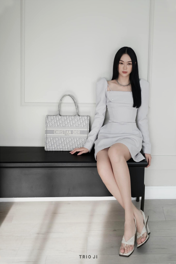 Đầm Ngắn Tay Dài Cổ Vuông TRIO JI