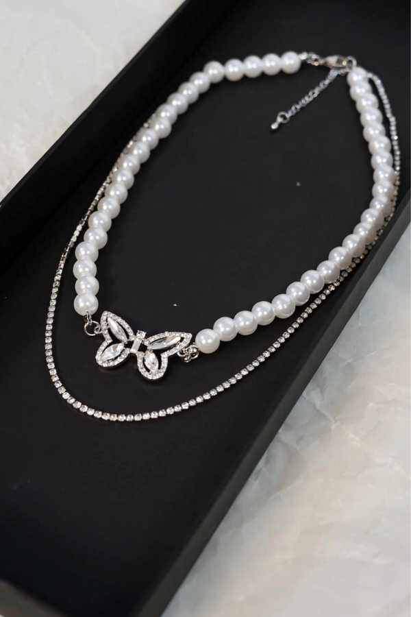 Vòng Cổ Chuỗi Ngọc Trai Mặt Con Bướm OMNES