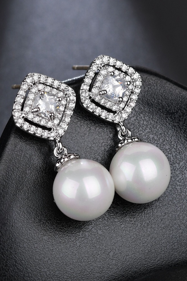 Bông Tai Ngọc Trai Đính Nhiều Đá OMNES