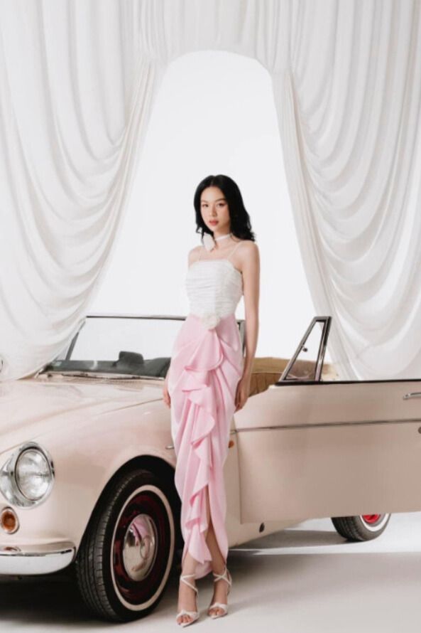 Áo Hai Dây x Vòng Cổ Hoa x Váy Xẻ Tà WHITE PLAN