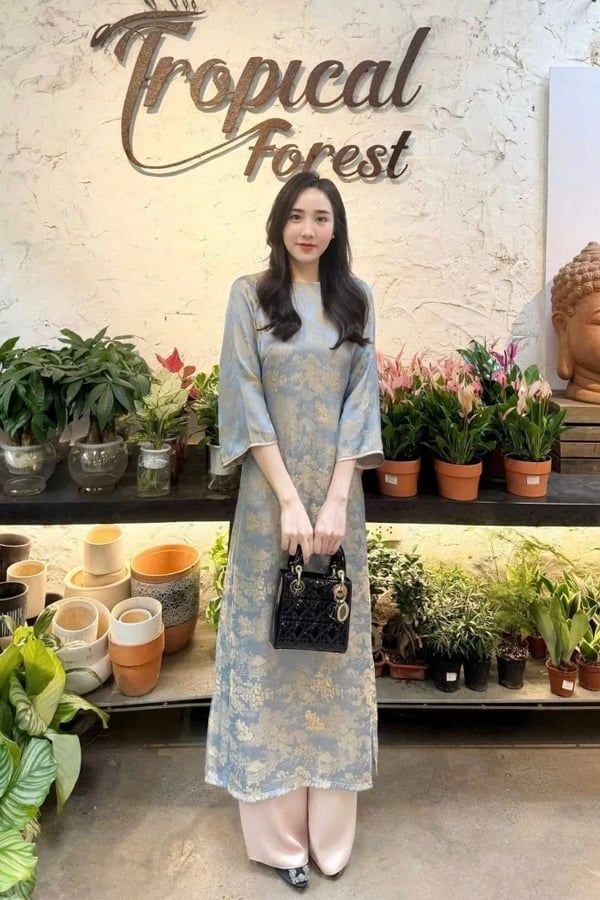 Áo Dài Cách Tân Dáng Suông Gấm Lụa Hoa Viên MINCOS
