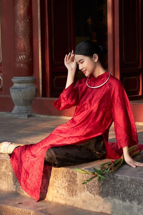 Áo Dài Cách Tân Hoa Văn ÁO DÀI SUÔNG 1996