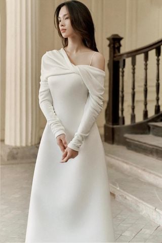 Đầm Midi Tay Dài Lệch Vai CHATS