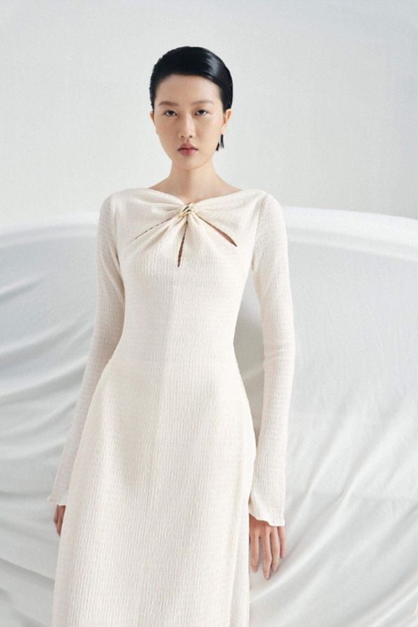 Đầm Midi Tay Dài Nhấn Cổ CHATS