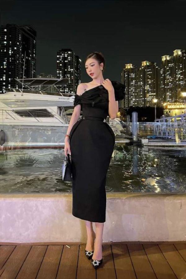 Đầm Midi Lệch Vai Dáng Suông ELÉNII