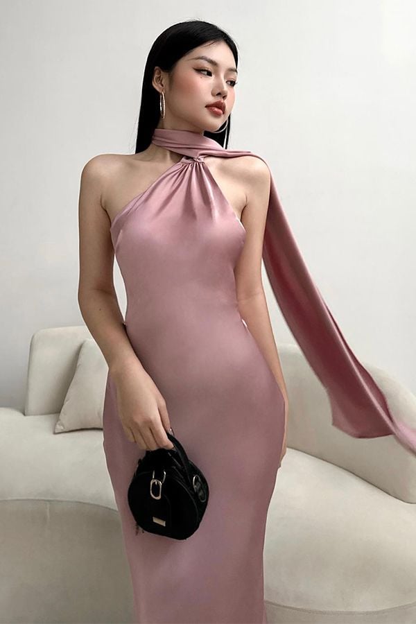 Đầm Midi Cổ Yếm Dáng Suông KISSERINE