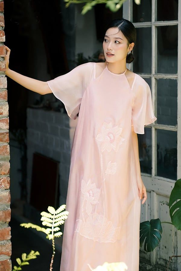 Đầm Tơ Thêu Liên Hạ LALIN