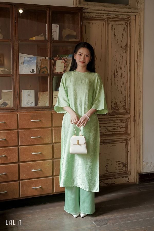 Áo Dài Cách Tân Tay Lửng LALIN