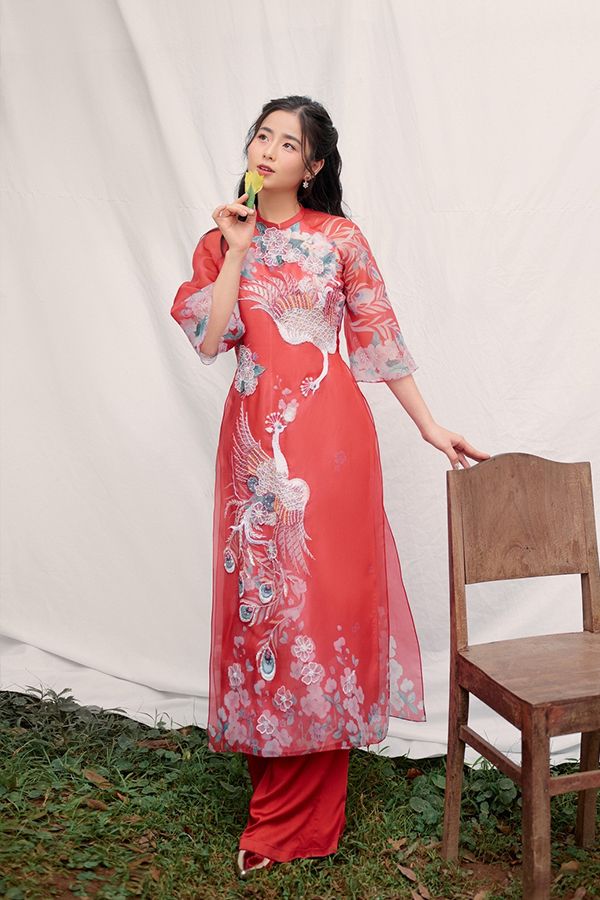 Áo Dài Cách Tân Họa Tiết Chim Công LAM KHUE DESIGN