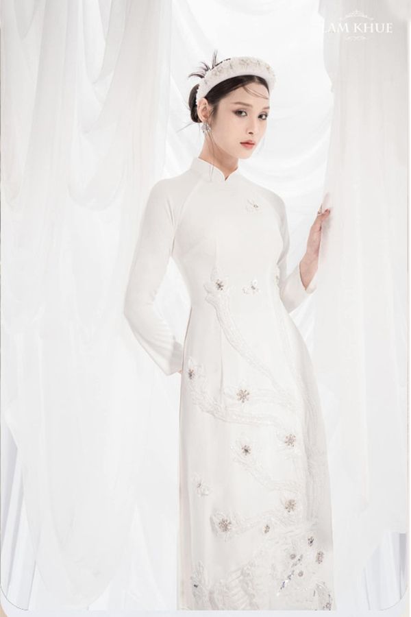 Áo Dài Thêu Họa Tiết LAM KHUE DESIGN