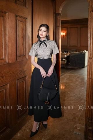 Áo Tay Ngắn x Chân Váy Midi LARMES