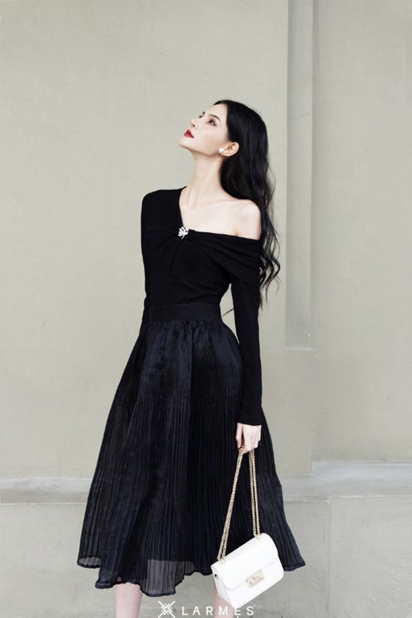 Áo Kiểu Lệch Vai Tay Dài x Chân Váy Midi Voan Mỏng LARMES
