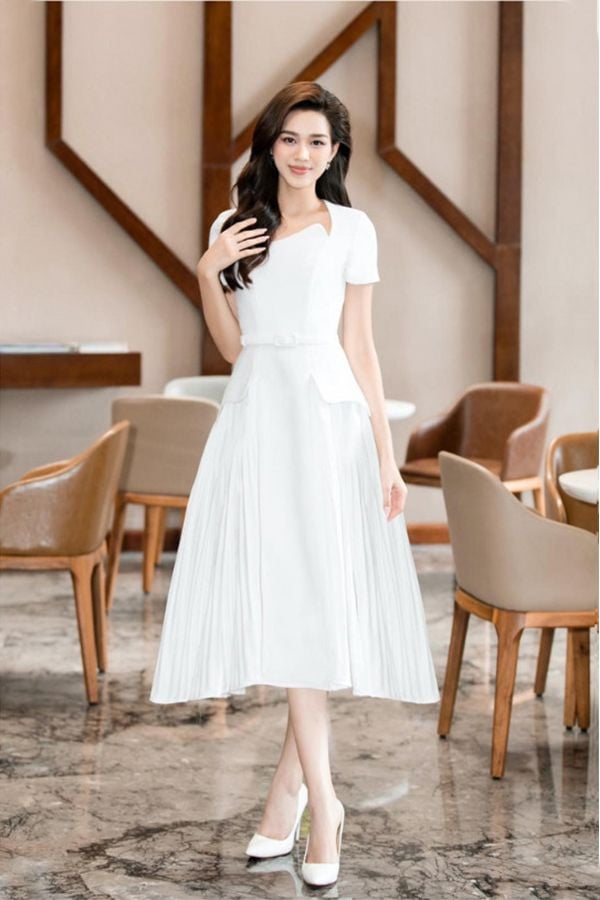 Đầm Midi Tay Ngắn Xếp Ly LARMES
