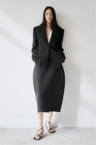 Áo Khoác Tay Dài x Chân Váy Midi Trơn L'ESPOIR