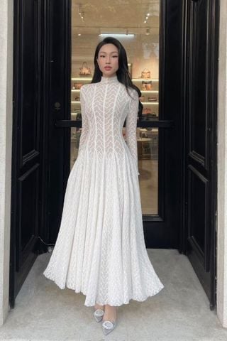 Đầm Midi Ren Trắng Tay Dài Xòe Đuôi Cá L'ESPOIR
