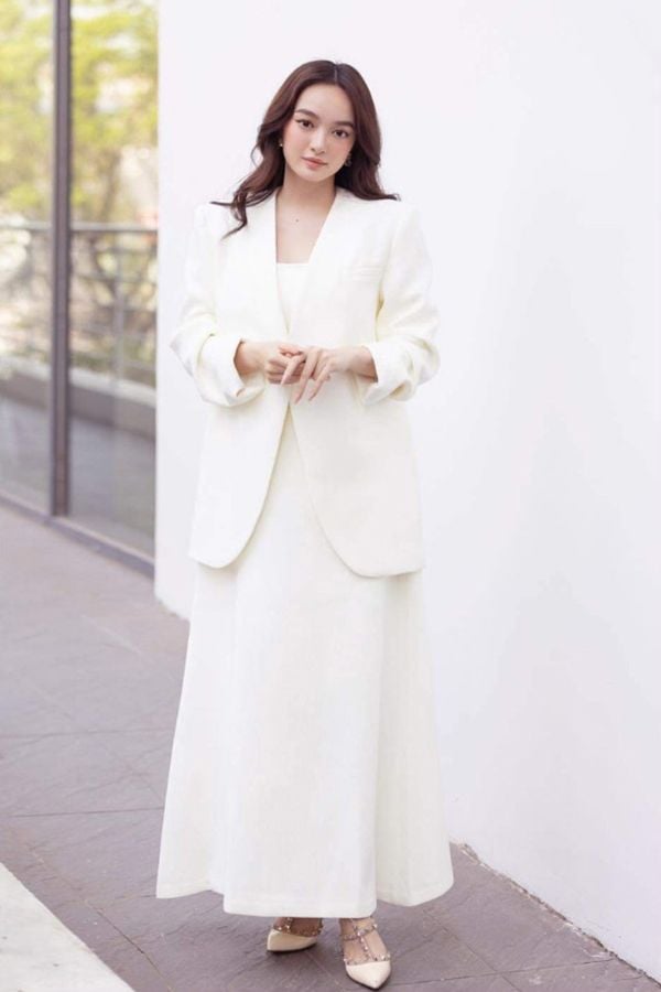 Áo Vest Tay Dài x Đầm Midi Dáng Suông L'ESPOIR