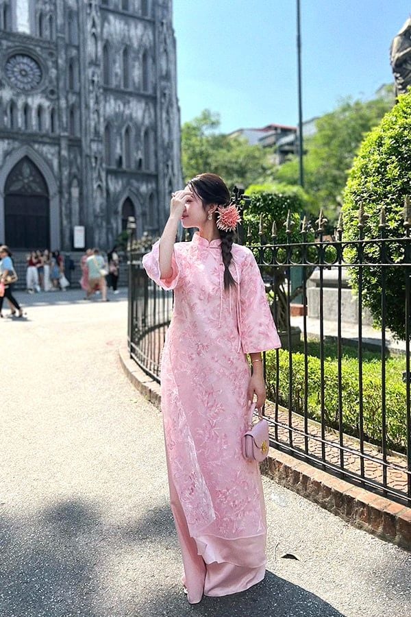 Áo Dài Cách Tân Tay Dài Họa Tiết Nổi LINN DESIGN