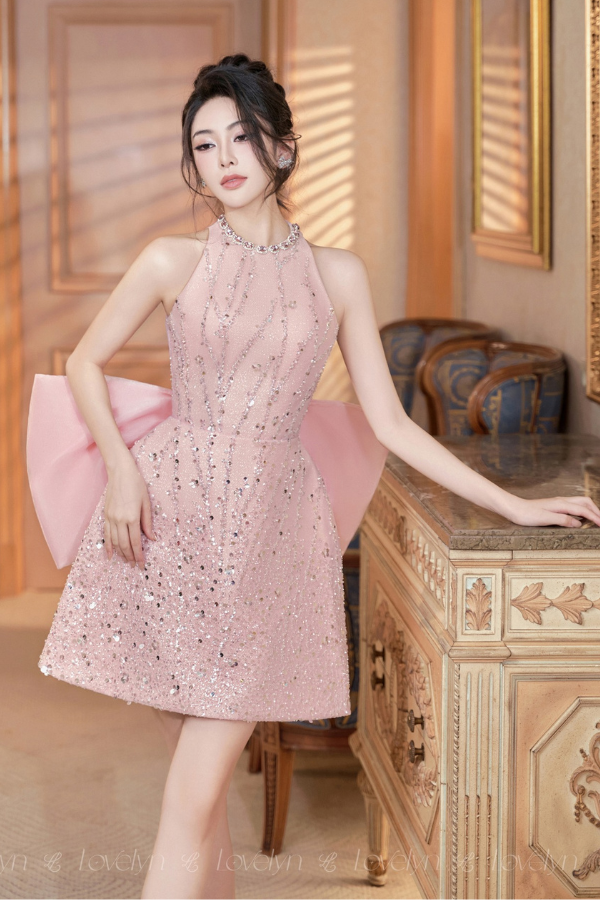 Đầm Ngắn Cổ Yếm Có Nơ Lưng LOVELYN