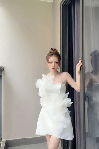 Đầm Ngắn Cúp Ngực Đính Hoa RITARA CLOSET