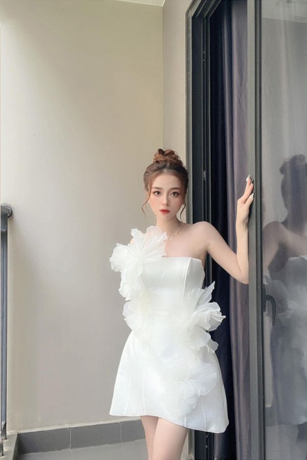 Đầm Ngắn Cúp Ngực Đính Hoa RITARA CLOSET