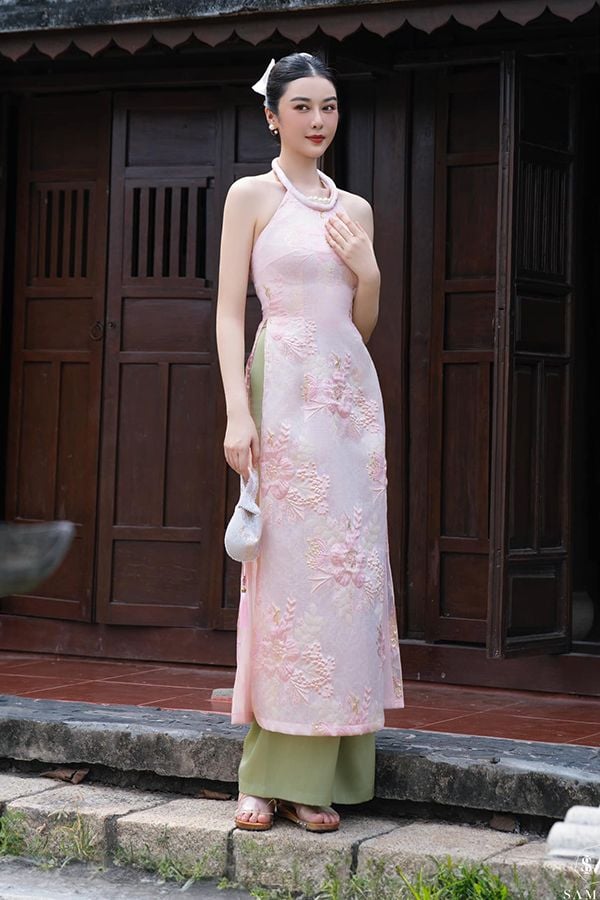 Áo Dài Cách Tân Cổ Yếm Thêu Hoa SAMMY BRIDAL