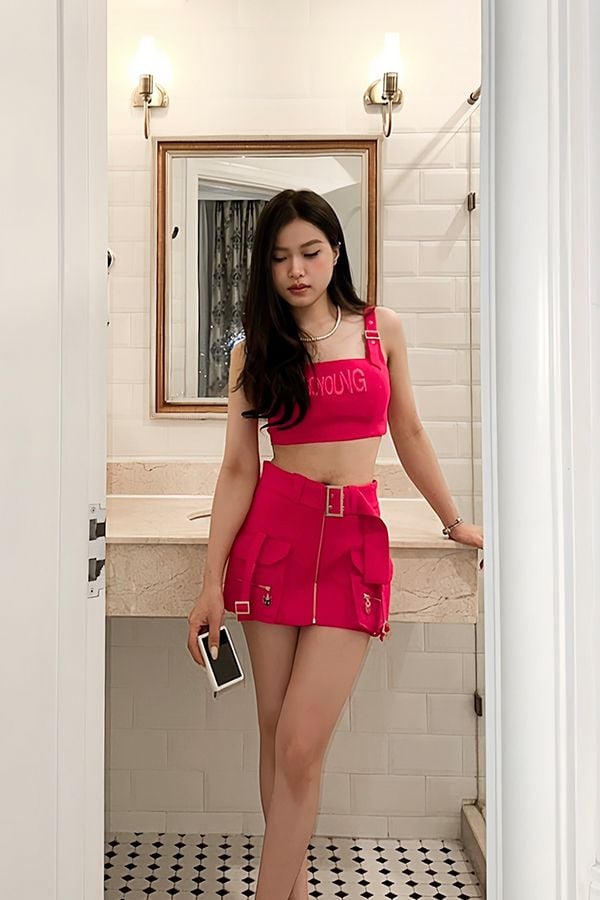 Áo Ngắn Hai Dây x Chân Váy Ngắn SO YOUNG