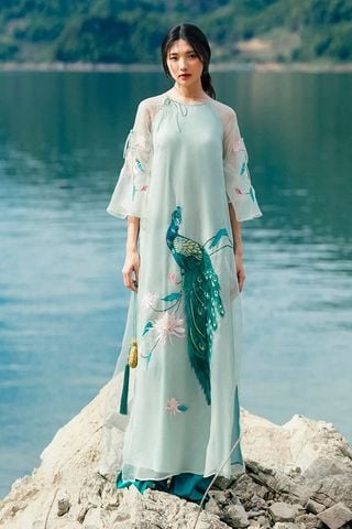 Áo Dài Cách Tân Thêu Họa Tiết Khổng Dung XÉO XỌ