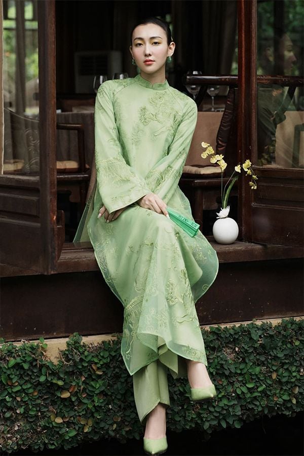 Áo Dài Cách Tân Tay Dài Họa Tiết XÉO XỌ