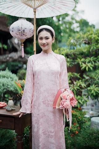 Áo Dài Cách Tân Hồng Cẩn XÉO XỌ
