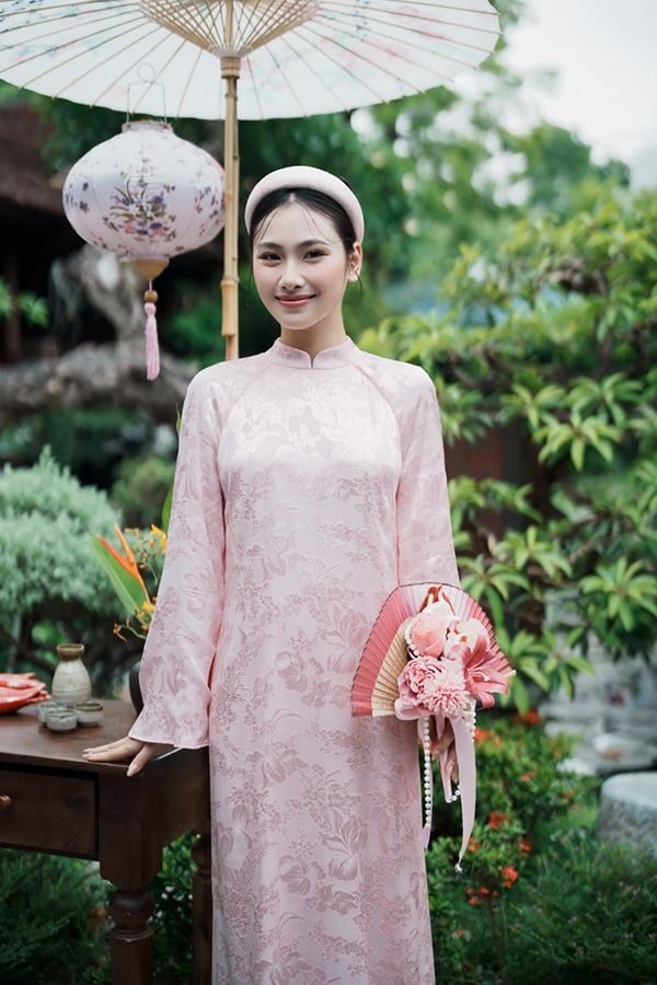 Áo Dài Cách Tân Hồng Cẩn XÉO XỌ