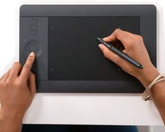 Bảng Vẽ Intuos Pro Pen & Touch Small (PTH-451/K1-CX)