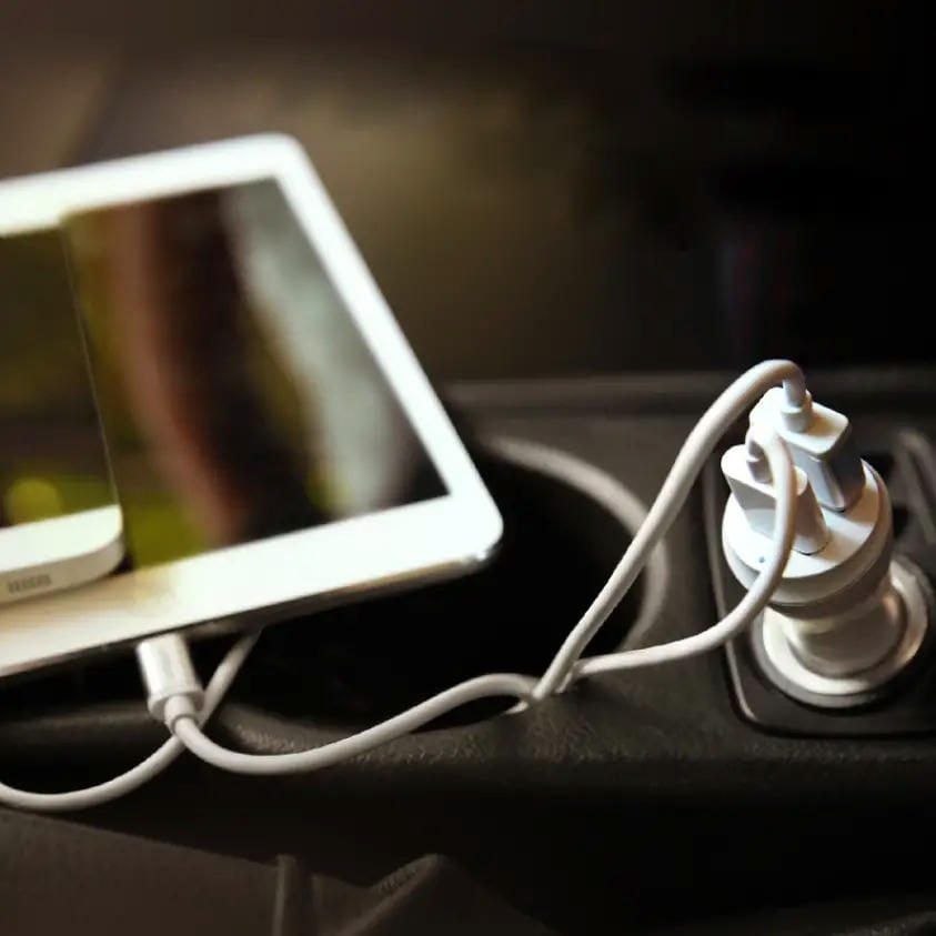 Tẩu sạc nhanh ô tô UGREEN CD115 – Sạc 2 cổng USB cùng lúc