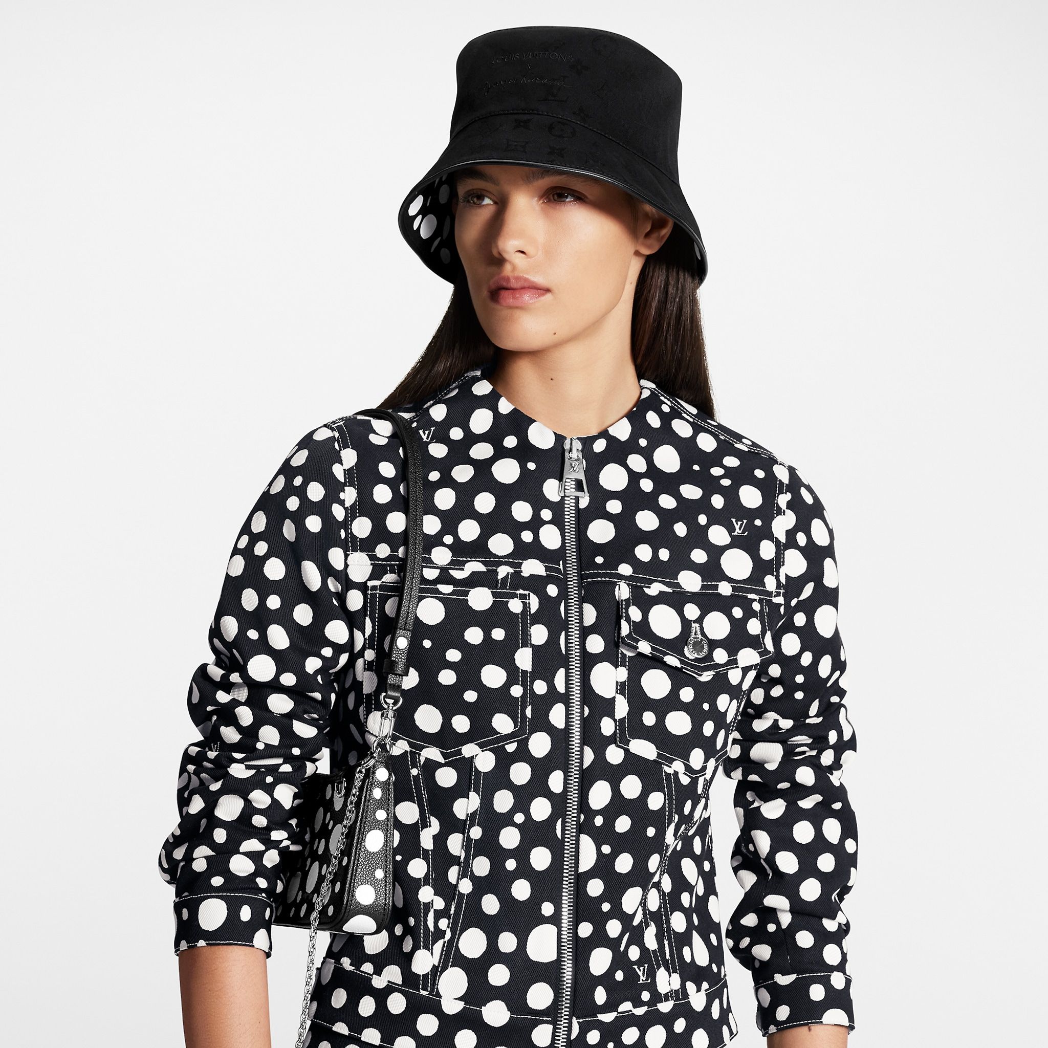 LOUIS VUITTON LV x YK Chapeau Reversible Infinity Dot Bucket  display picture 2