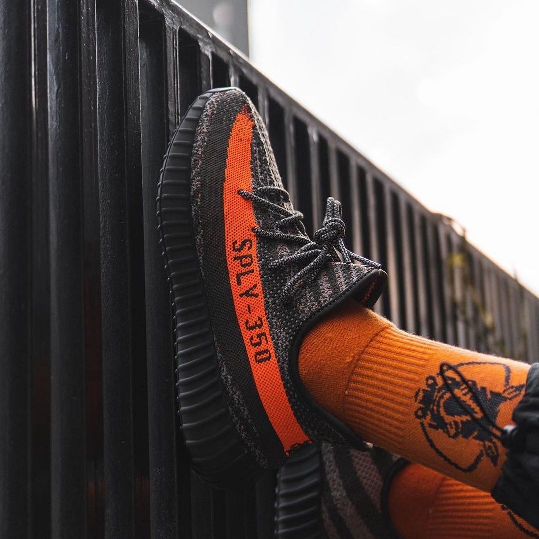 Giày Nam Adidas Yeezy Boost 350 V2 'Carbon Beluga' HQ7045 – LUXITY