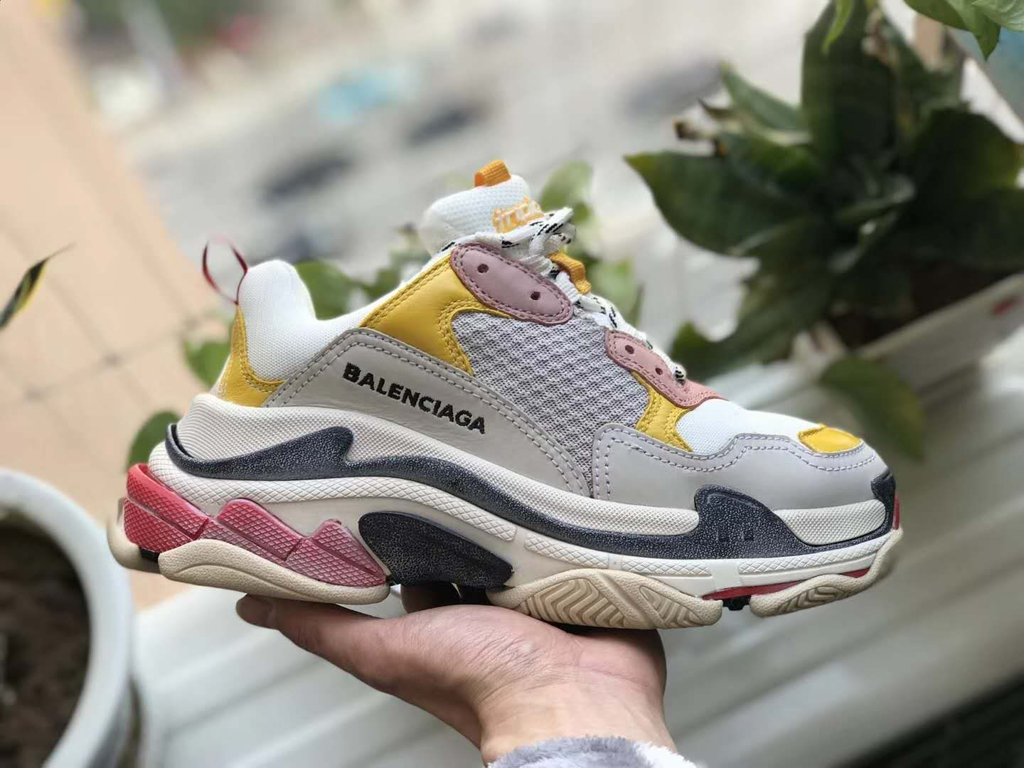 Giày Balenciaga Triple S vàng hồng thuờng  Khogiaythethaovn