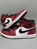  Giày Nike Air Jordan 1 Mid ‘Chicago Black Toe’ 