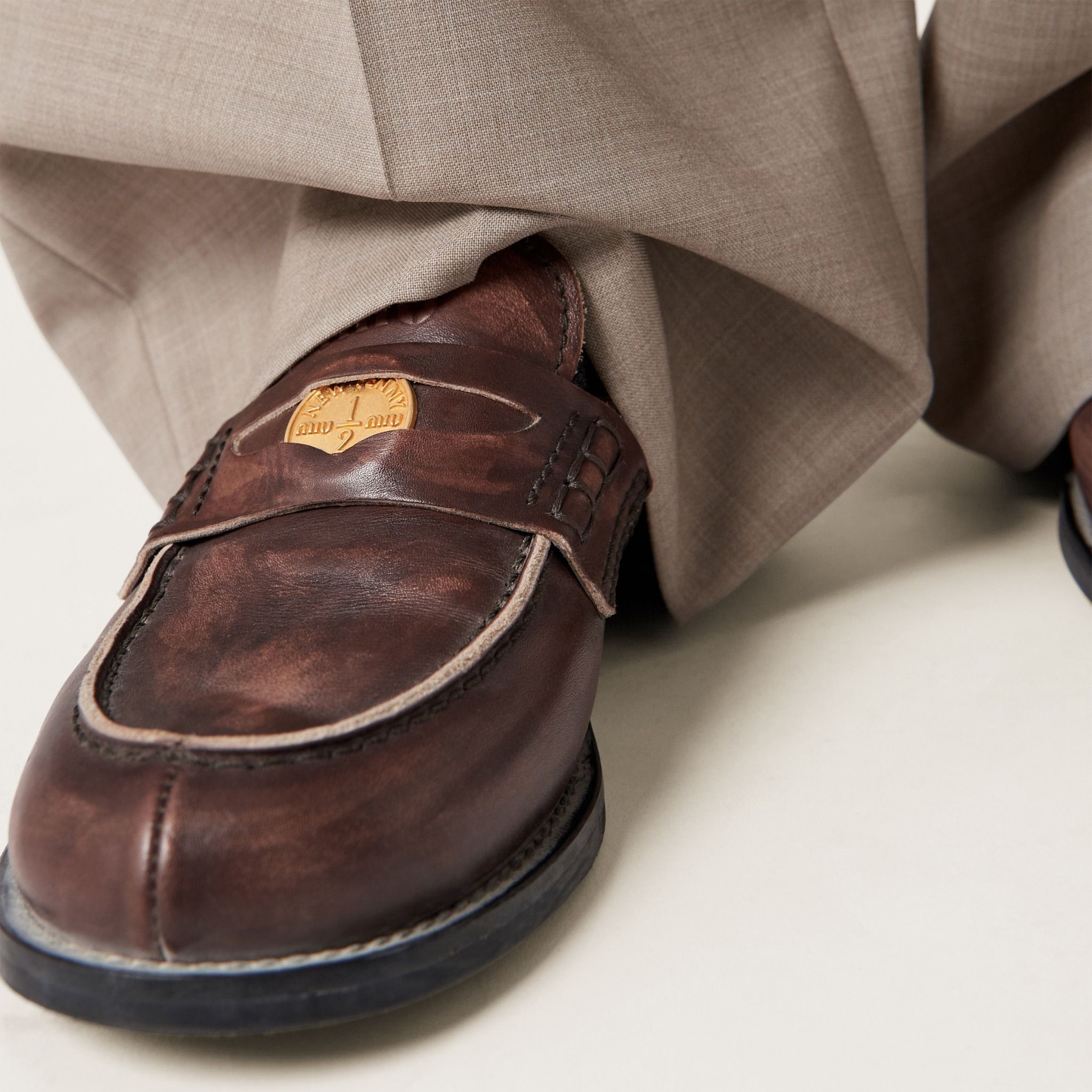  Giày Nữ Miu Miu Leather Penny Loafers 'Ebony' 