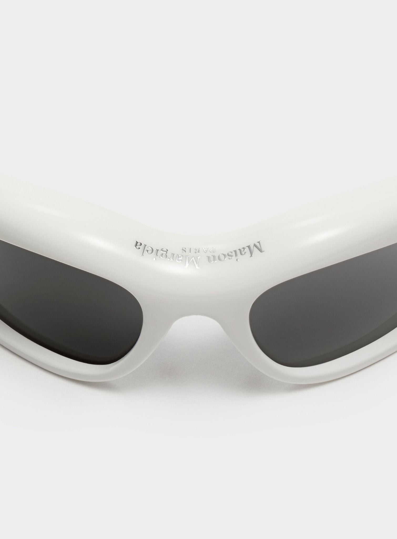  Kính Gentle Monster X Maison Margiela 'Black White' 