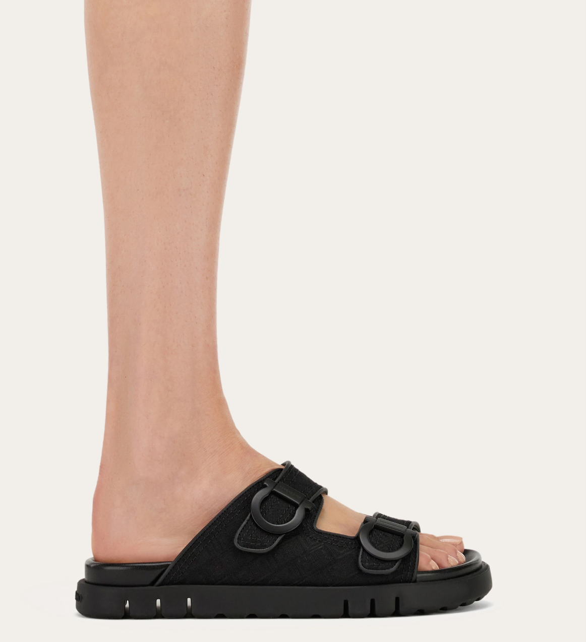  Dép Nữ Salvatore Ferragamo Gancini Ornament Slide 'Black' 