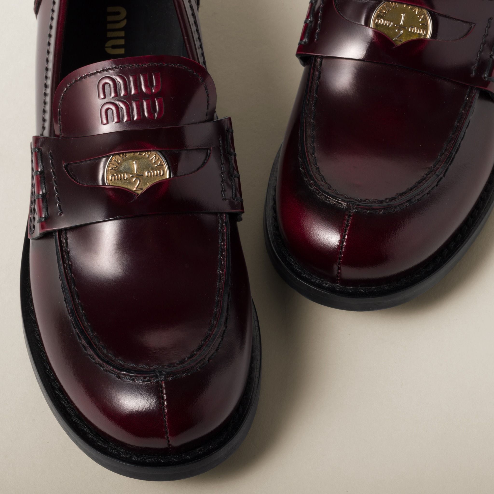  Giày Nữ Miu Miu Leather Loafers 'Crimson' 